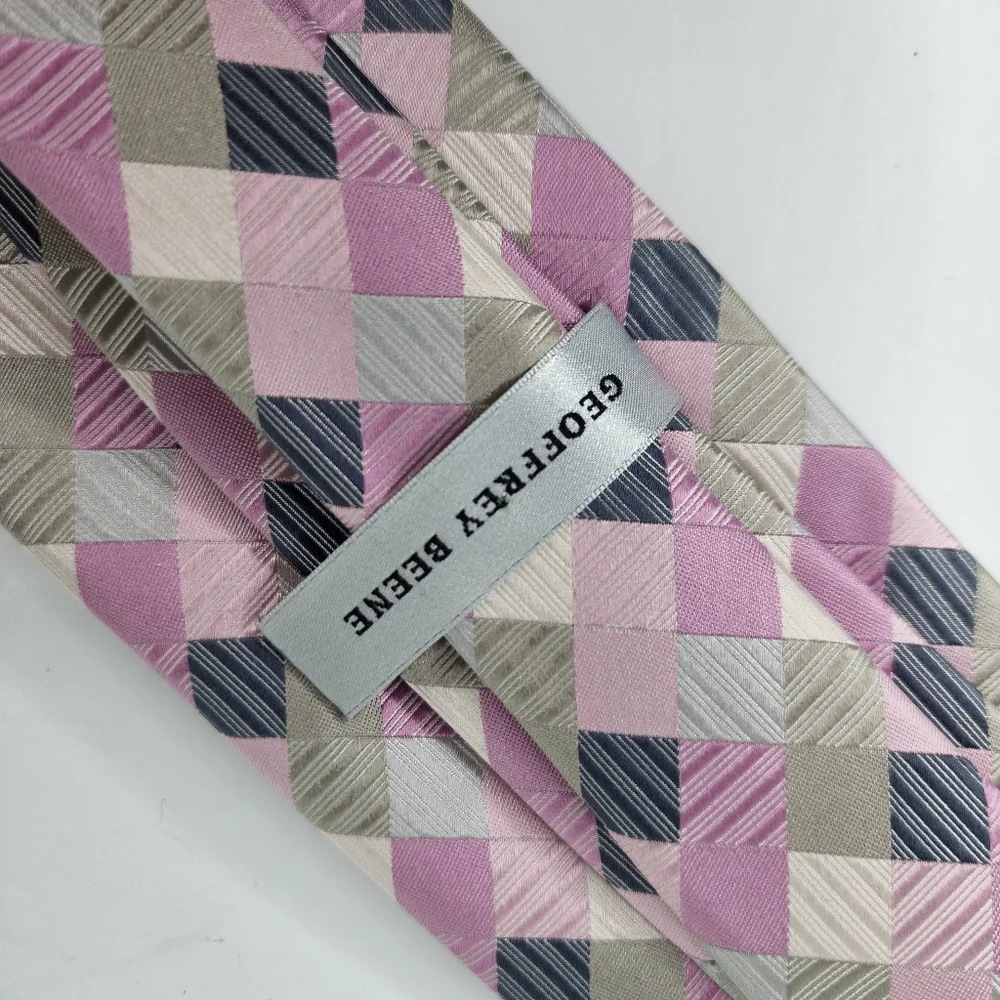 GEOFFREY BEENE Pink Checkered Silk Tie.